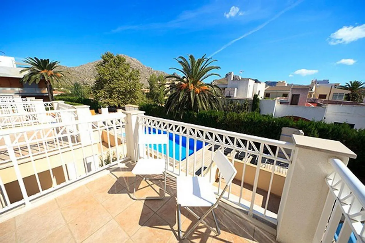Port de Pollenca Villa: 3-Bedroom with Shared Pool and Wi-Fi Holiday home